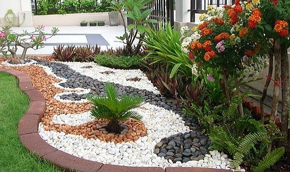 15+ Garden design with stone pavers and flowerpot designs - Garden ...